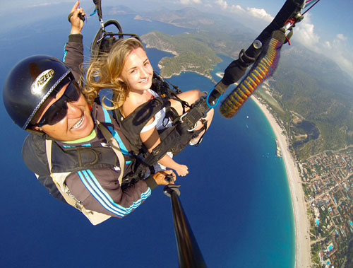 Cặp tình nhân chụp ảnh "tự sướng" ở độ cao chóng mặt - 2