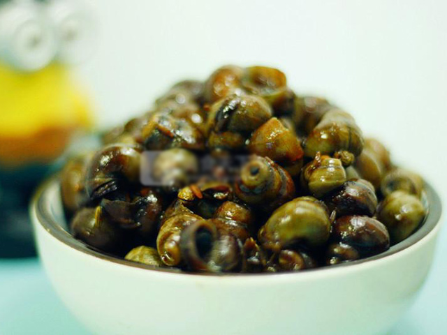 Tự làm ốc xào đãi bạn bè nào! - 4