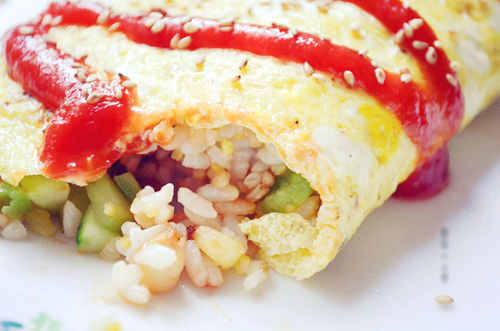 Trứng bọc cơm chiên ngon miệng ngày mát trời - 6