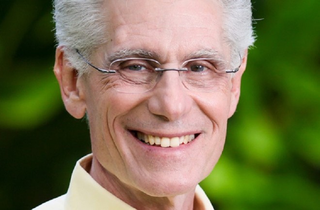 Bác sĩ Brian Weiss là người đi đầu trong liệu pháp thôi miên tìm lại kiếp trước. Ảnh: BrianWeiss.com