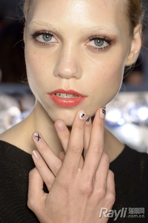 Cập nhật các mẫu nail mùa thu mới nhất và cách vẽ - 4