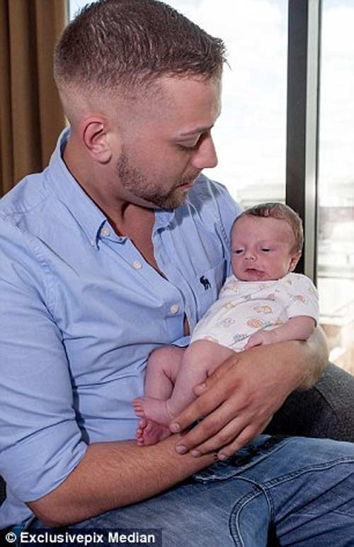 Chàng Gay tặng tinh trùng cho các cặp đôi đồng tính nữ - 1