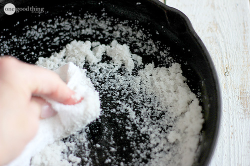 7 mẹo lau sạch chảo chống dính, vết dầu mỡ trong nhà bếp - 3