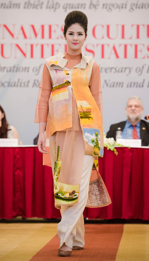 HH Ngọc Hân lộng lẫy làm vedette cho NTK Minh Hạnh - 8