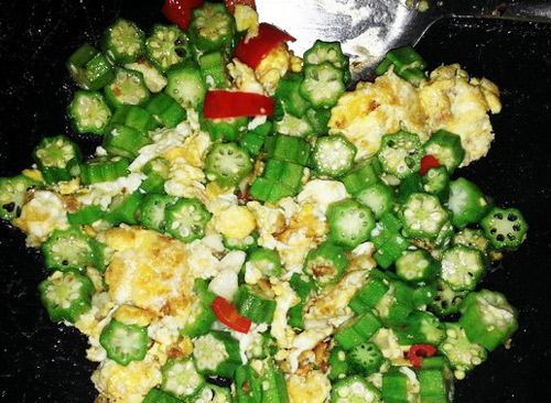 Đậu bắp xào trứng đơn giản, ngon cơm - 6