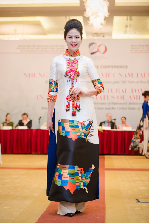 HH Ngọc Hân lộng lẫy làm vedette cho NTK Minh Hạnh - 7