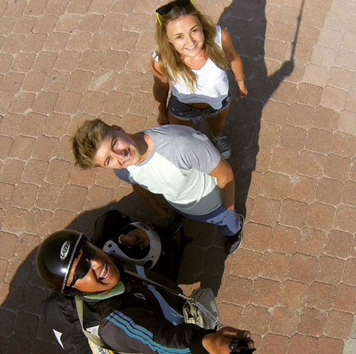 Cặp tình nhân chụp ảnh "tự sướng" ở độ cao chóng mặt - 4