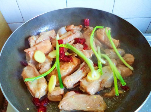 Sườn sốt tỏi cay nhìn là muốn ăn! - 4