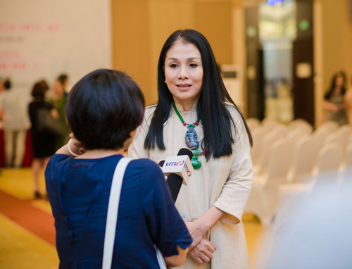 HH Ngọc Hân lộng lẫy làm vedette cho NTK Minh Hạnh - 1